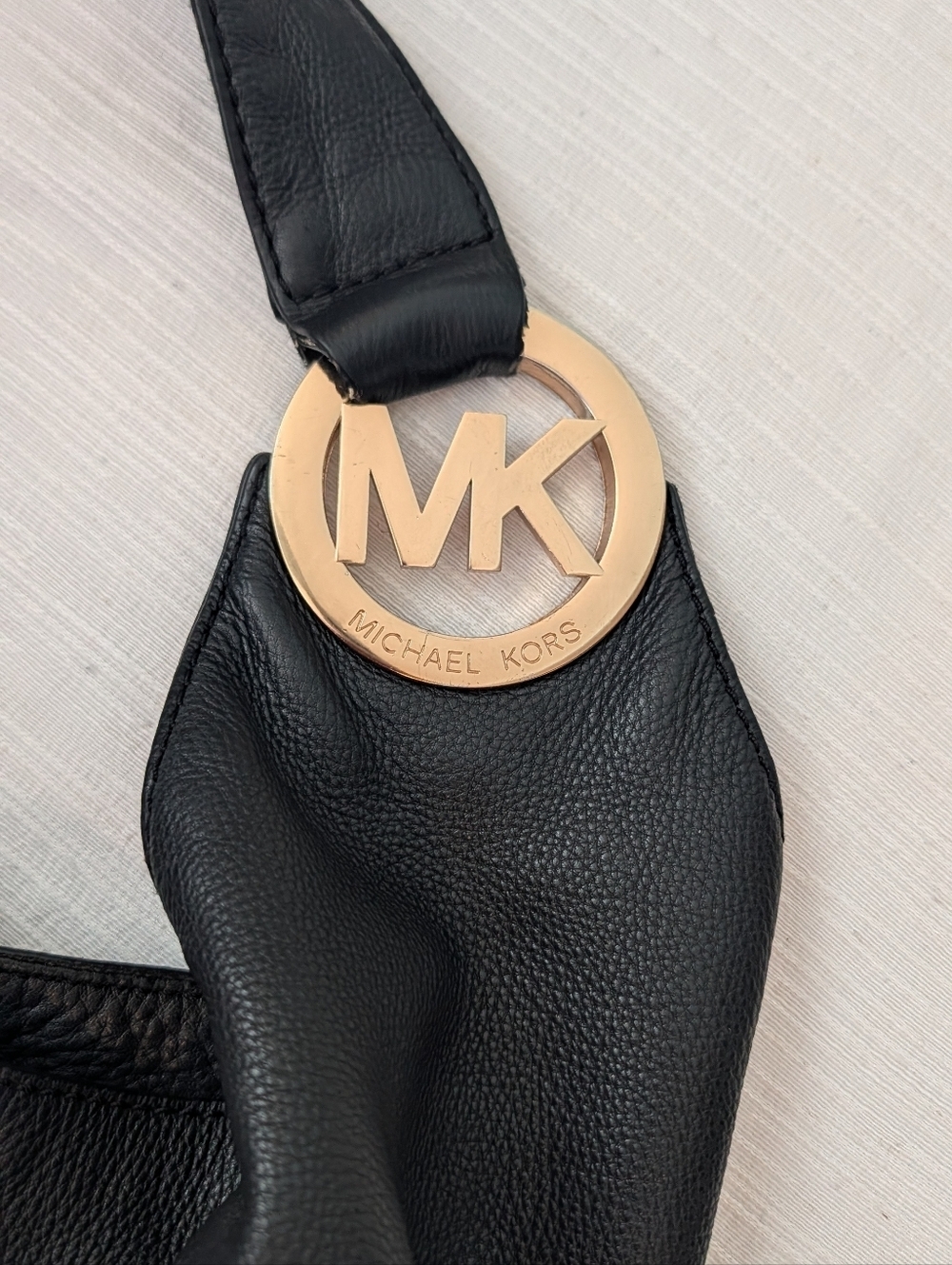 Michael Kors  Shoulder Hobo with Gold MK Charm .Came With MK Dust Bag . - Picture 3 of 14